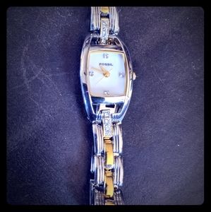 Woman's watch with extra link